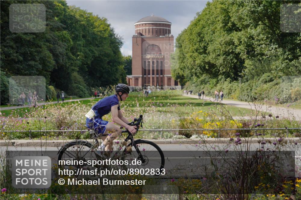 14.09.2025 - Stadtparktriathlon Michael Burmester http://msf.ph/oto/8902833 14.09.2025 13:49:24 Radfahren 1559 meine-sportfotos.de