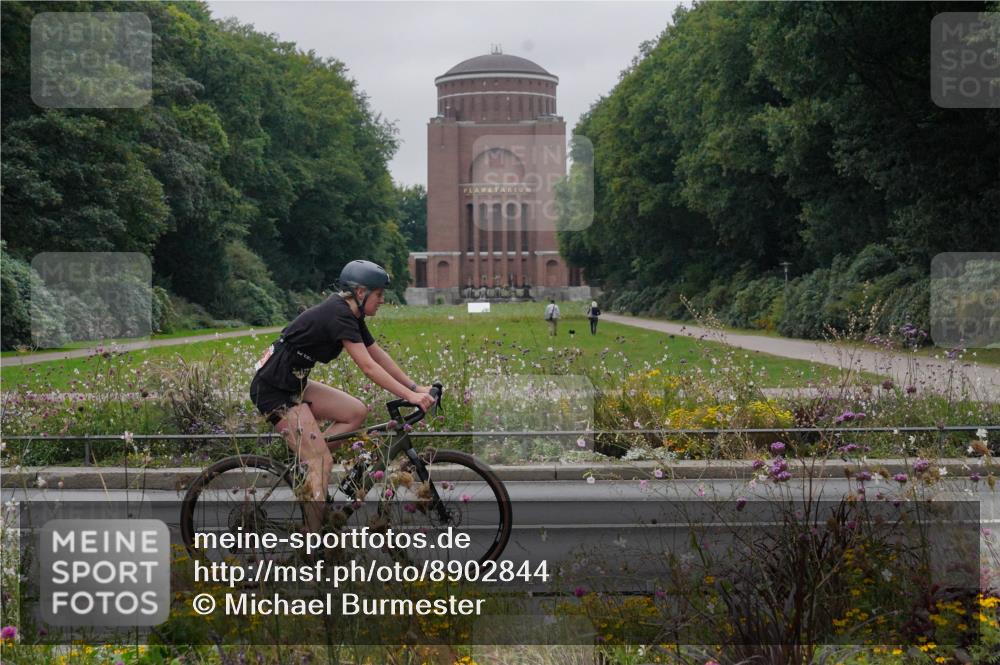 14.09.2025 - Stadtparktriathlon Michael Burmester http://msf.ph/oto/8902844 14.09.2025 09:58:42 Radfahren 545, 574 meine-sportfotos.de