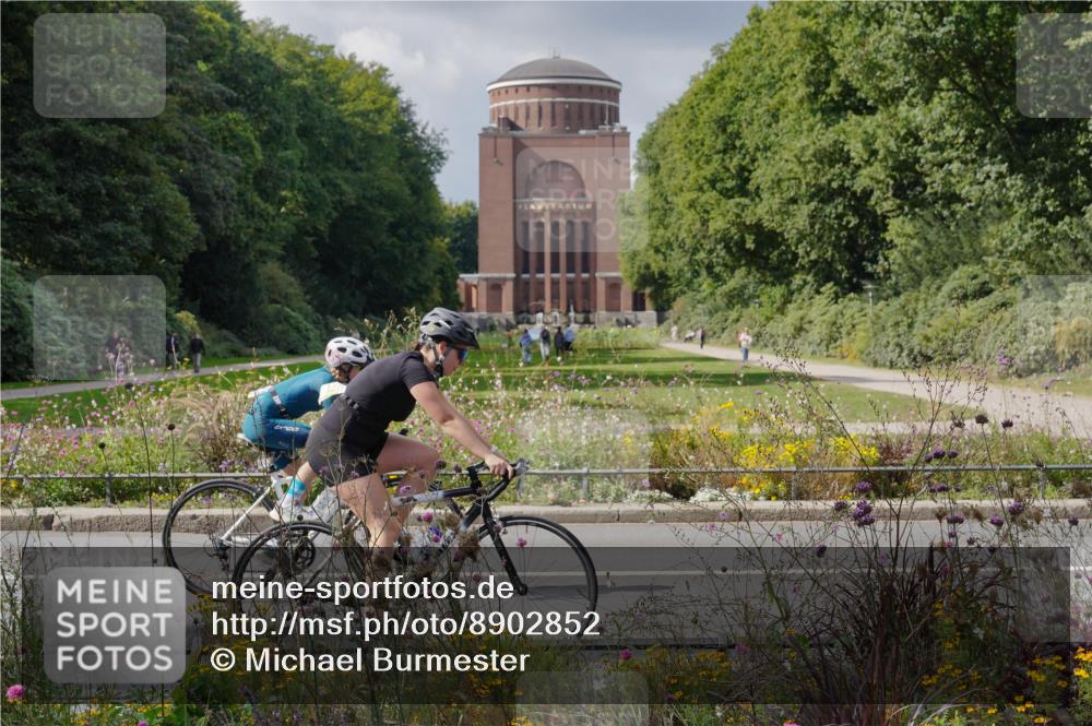 14.09.2025 - Stadtparktriathlon Michael Burmester http://msf.ph/oto/8902852 14.09.2025 13:52:00 Radfahren 1527, 1646, 1647, 1691 meine-sportfotos.de