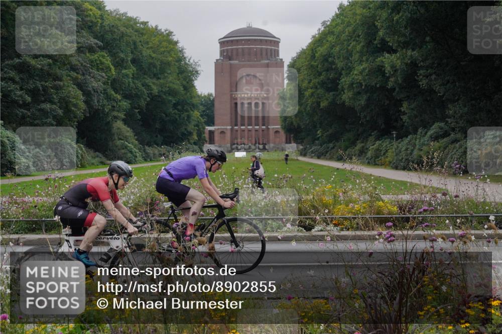 14.09.2025 - Stadtparktriathlon Michael Burmester http://msf.ph/oto/8902855 14.09.2025 09:59:11 Radfahren 465, 570 meine-sportfotos.de