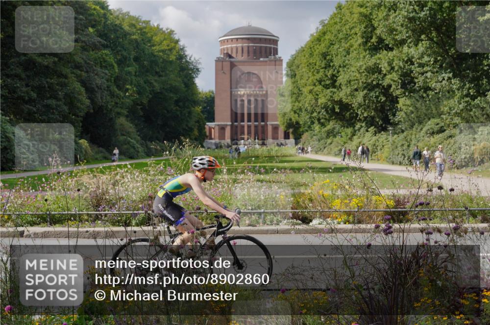 14.09.2025 - Stadtparktriathlon Michael Burmester http://msf.ph/oto/8902860 14.09.2025 13:52:36 Radfahren 1534, 1553, 1650, 1661, 1662, 1663 meine-sportfotos.de