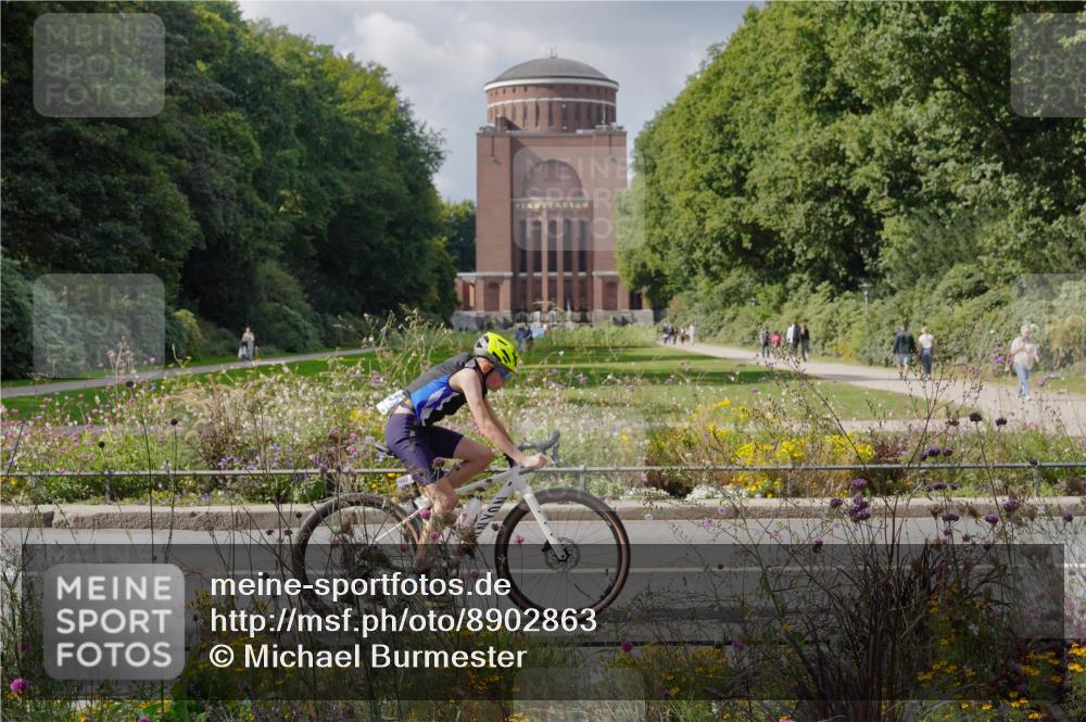 14.09.2025 - Stadtparktriathlon Michael Burmester http://msf.ph/oto/8902863 14.09.2025 13:52:38 Radfahren 1534, 1553, 1650, 1661, 1662, 1663 meine-sportfotos.de