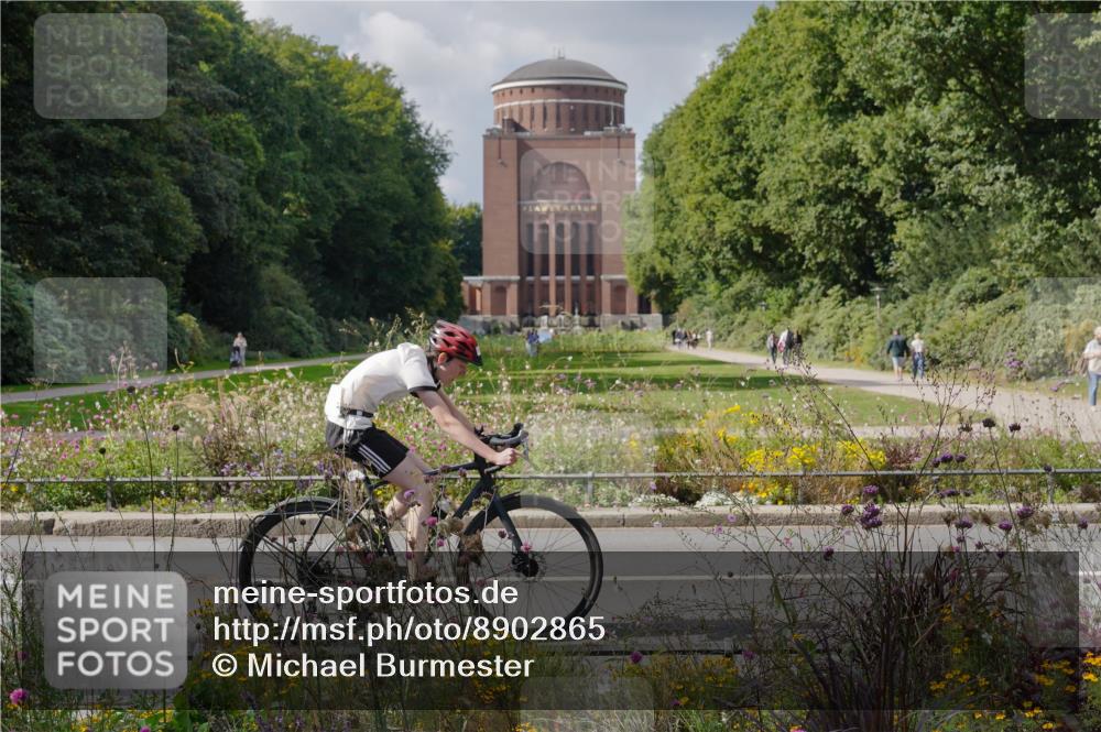 14.09.2025 - Stadtparktriathlon Michael Burmester http://msf.ph/oto/8902865 14.09.2025 13:52:40 Radfahren 1534, 1553, 1650, 1661, 1662, 1663 meine-sportfotos.de