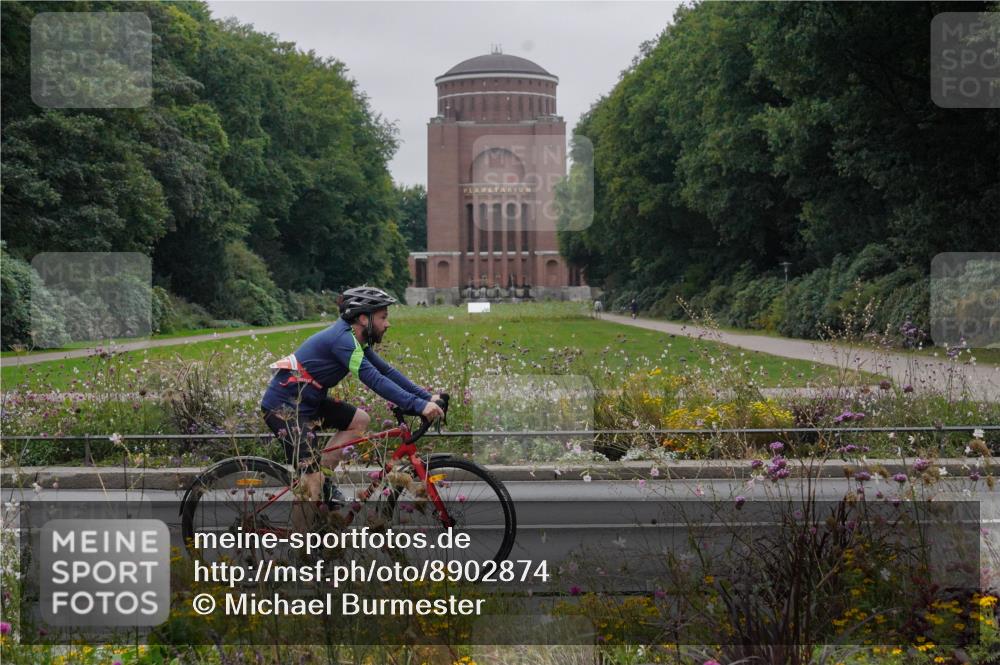 14.09.2025 - Stadtparktriathlon Michael Burmester http://msf.ph/oto/8902874 14.09.2025 10:00:26 Radfahren 524, 556, 581 meine-sportfotos.de