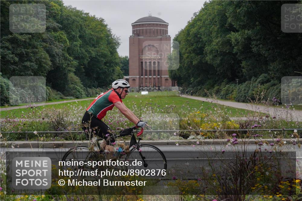 14.09.2025 - Stadtparktriathlon Michael Burmester http://msf.ph/oto/8902876 14.09.2025 10:00:30 Radfahren 524, 556, 581 meine-sportfotos.de