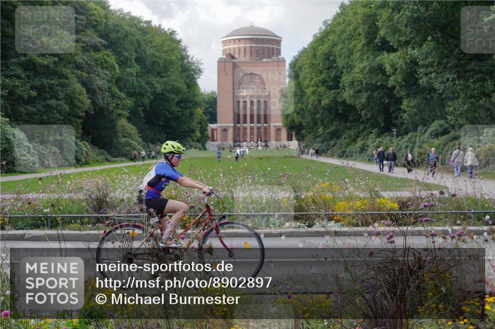 14.09.2025 - Stadtparktriathlon Michael Burmester http://msf.ph/oto/8902897 14.09.2025 13:54:09 Radfahren 1529, 1622, 1641 meine-sportfotos.de
