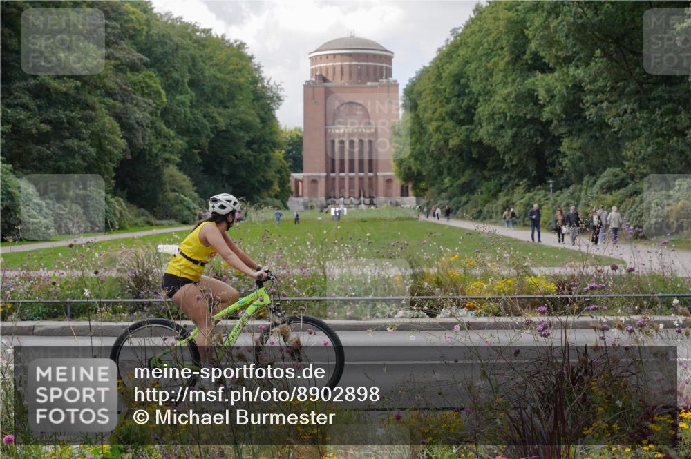 14.09.2025 - Stadtparktriathlon Michael Burmester http://msf.ph/oto/8902898 14.09.2025 13:54:14 Radfahren 1529, 1622, 1625 meine-sportfotos.de