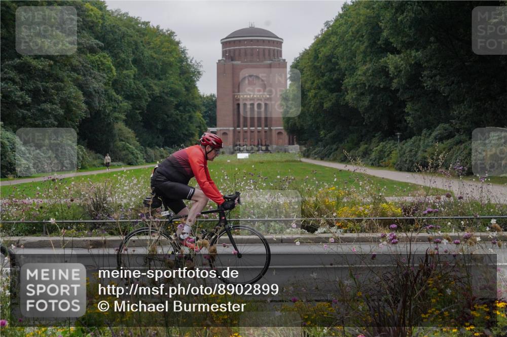 14.09.2025 - Stadtparktriathlon Michael Burmester http://msf.ph/oto/8902899 14.09.2025 10:01:10 Radfahren 528, 550, 575, 606, 614, 616, 620 meine-sportfotos.de
