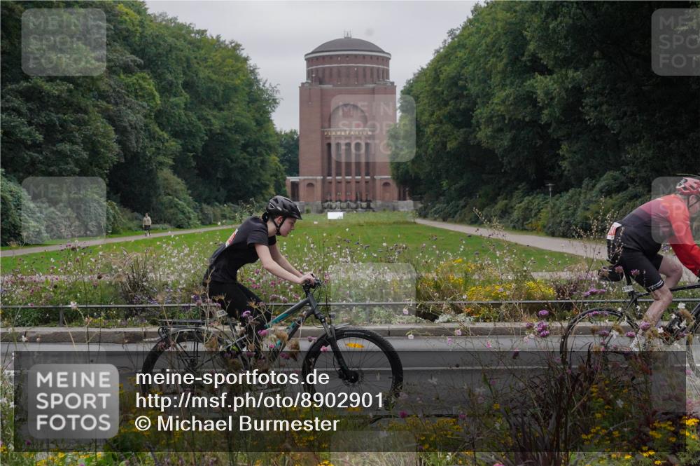 14.09.2025 - Stadtparktriathlon Michael Burmester http://msf.ph/oto/8902901 14.09.2025 10:01:10 Radfahren 528, 550, 575, 606, 614, 616, 620 meine-sportfotos.de
