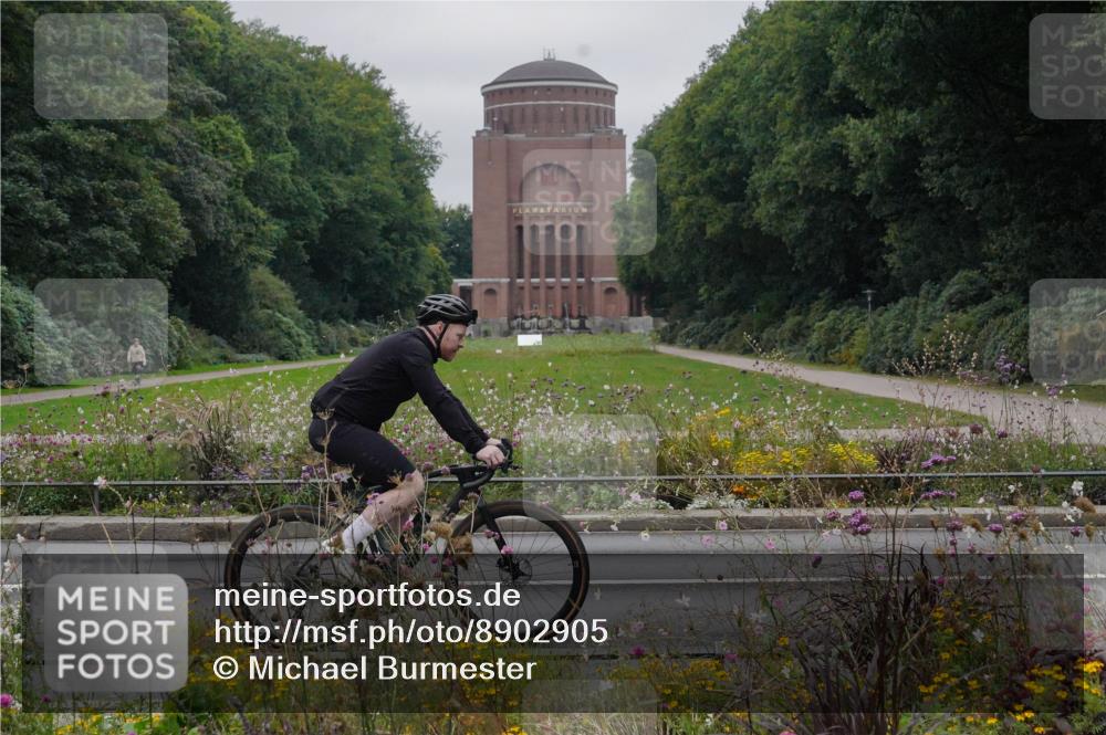 14.09.2025 - Stadtparktriathlon Michael Burmester http://msf.ph/oto/8902905 14.09.2025 10:01:21 Radfahren 554, 575, 585, 587, 607, 609 meine-sportfotos.de