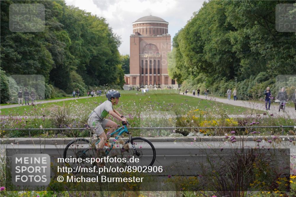 14.09.2025 - Stadtparktriathlon Michael Burmester http://msf.ph/oto/8902906 14.09.2025 13:54:30 Radfahren 1624, 1628, 1683, 1688 meine-sportfotos.de