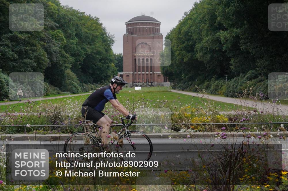 14.09.2025 - Stadtparktriathlon Michael Burmester http://msf.ph/oto/8902909 14.09.2025 10:01:25 Radfahren 554, 585, 587, 607, 609 meine-sportfotos.de