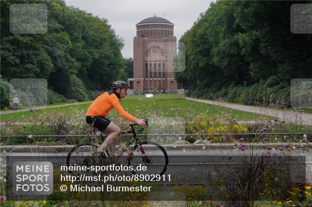 14.09.2025 - Stadtparktriathlon Michael Burmester http://msf.ph/oto/8902911 14.09.2025 10:01:27 Radfahren 554, 587, 607, 609 meine-sportfotos.de