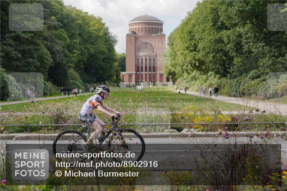 14.09.2025 - Stadtparktriathlon Michael Burmester http://msf.ph/oto/8902916 14.09.2025 13:54:55 Radfahren 1632, 1665, 1680 meine-sportfotos.de