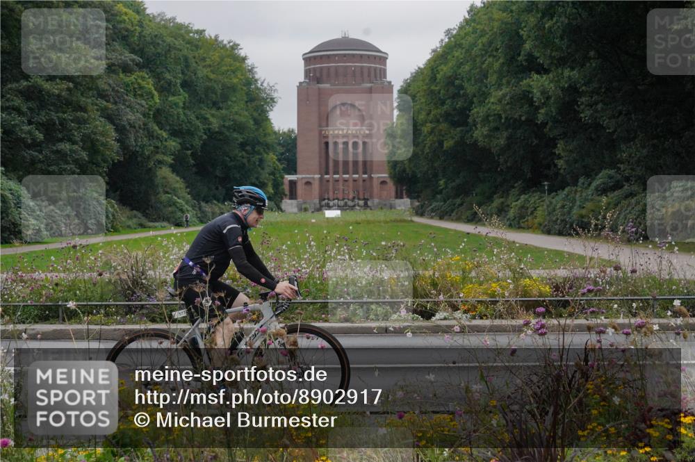14.09.2025 - Stadtparktriathlon Michael Burmester http://msf.ph/oto/8902917 14.09.2025 10:01:50 Radfahren 523, 577, 596 meine-sportfotos.de