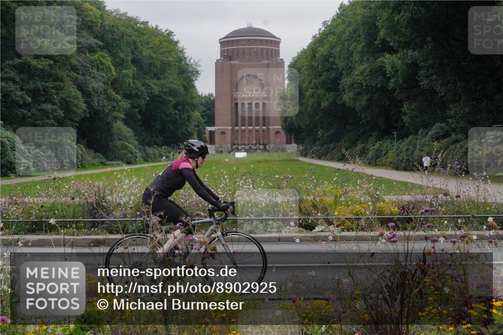 14.09.2025 - Stadtparktriathlon Michael Burmester http://msf.ph/oto/8902925 14.09.2025 10:02:11 Radfahren 525, 529, 551 meine-sportfotos.de