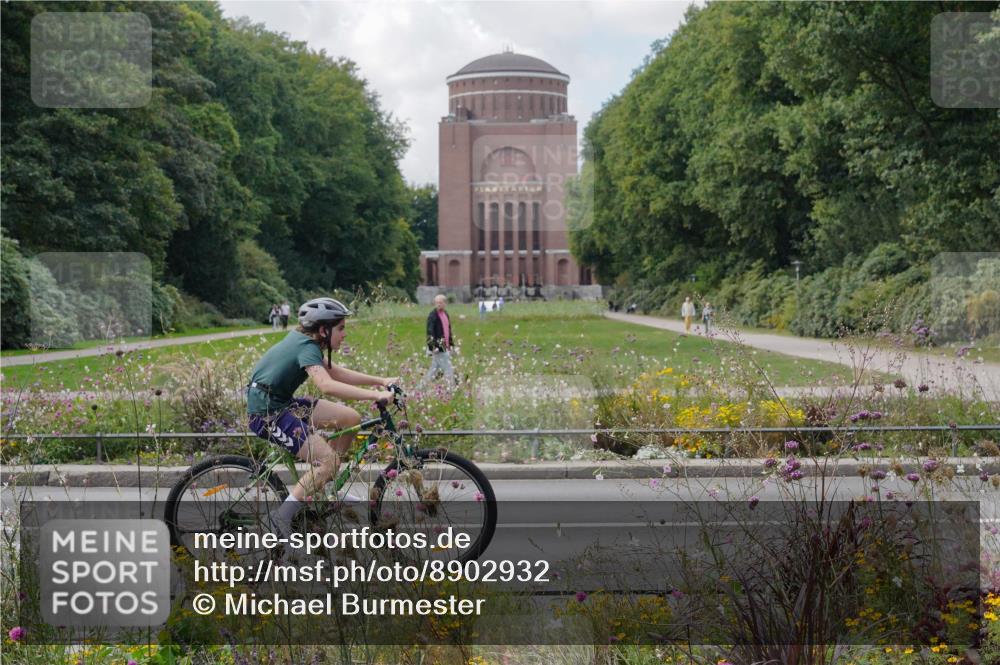 14.09.2025 - Stadtparktriathlon Michael Burmester http://msf.ph/oto/8902932 14.09.2025 13:56:17 Radfahren 1654, 1685 meine-sportfotos.de