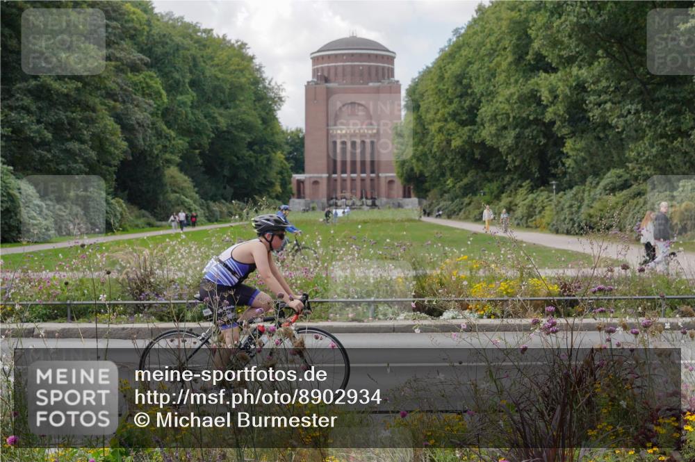 14.09.2025 - Stadtparktriathlon Michael Burmester http://msf.ph/oto/8902934 14.09.2025 13:56:25 Radfahren 1685 meine-sportfotos.de