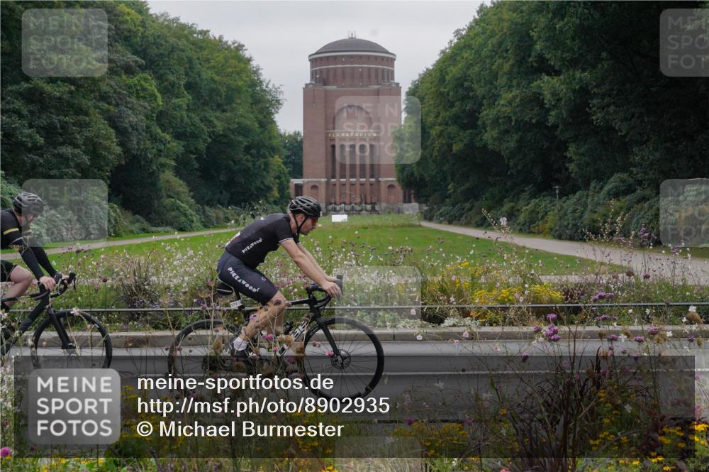 14.09.2025 - Stadtparktriathlon Michael Burmester http://msf.ph/oto/8902935 14.09.2025 10:02:26 Radfahren 515, 555, 559, 561, 573, 593 meine-sportfotos.de
