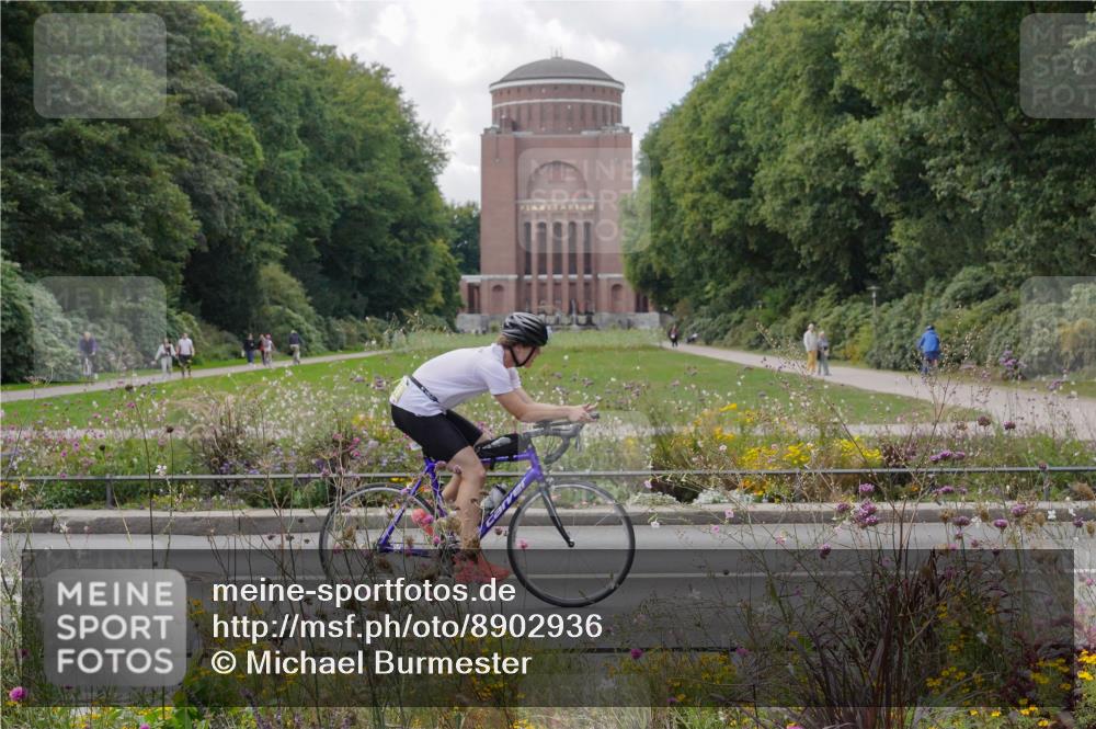 14.09.2025 - Stadtparktriathlon Michael Burmester http://msf.ph/oto/8902936 14.09.2025 13:56:43 Radfahren 1561 meine-sportfotos.de