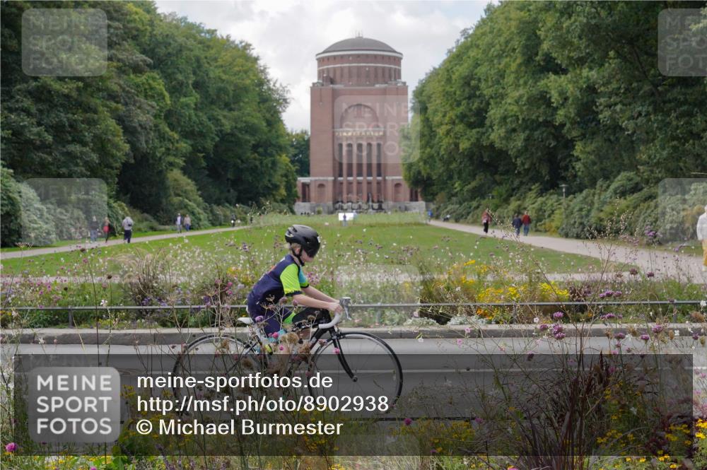 14.09.2025 - Stadtparktriathlon Michael Burmester http://msf.ph/oto/8902938 14.09.2025 13:57:34 Radfahren 1666 meine-sportfotos.de