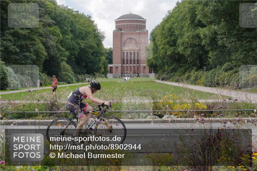 14.09.2025 - Stadtparktriathlon Michael Burmester http://msf.ph/oto/8902944 14.09.2025 13:58:29 Radfahren 1528, 1539 meine-sportfotos.de