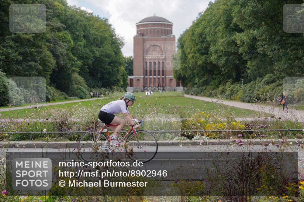 14.09.2025 - Stadtparktriathlon Michael Burmester http://msf.ph/oto/8902946 14.09.2025 13:58:50 Radfahren 1523 meine-sportfotos.de