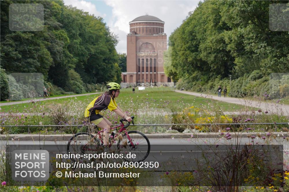 14.09.2025 - Stadtparktriathlon Michael Burmester http://msf.ph/oto/8902950 14.09.2025 14:00:28 Radfahren 1535 meine-sportfotos.de