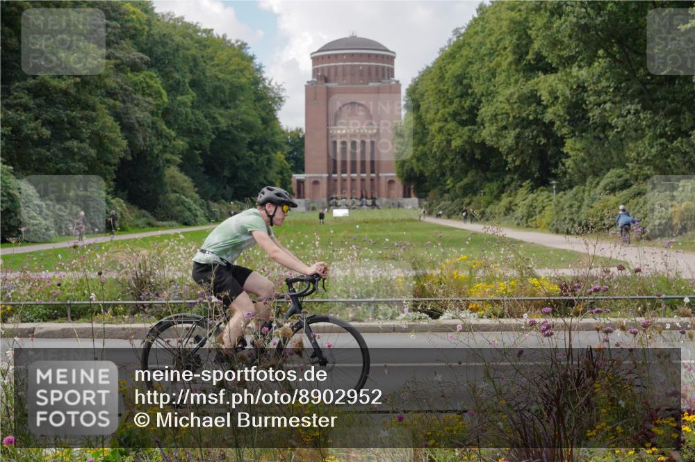 14.09.2025 - Stadtparktriathlon Michael Burmester http://msf.ph/oto/8902952 14.09.2025 14:00:57 Radfahren 1557 meine-sportfotos.de