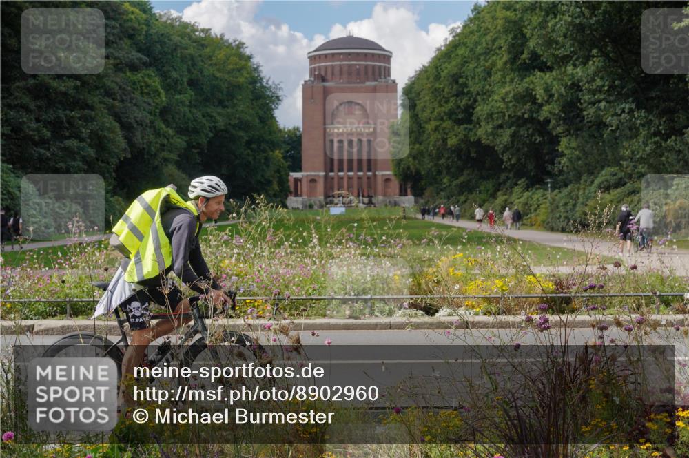 14.09.2025 - Stadtparktriathlon Michael Burmester http://msf.ph/oto/8902960 14.09.2025 14:06:48 Radfahren  meine-sportfotos.de