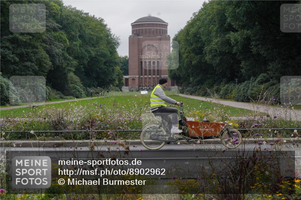 14.09.2025 - Stadtparktriathlon Michael Burmester http://msf.ph/oto/8902962 14.09.2025 10:03:33 Radfahren 534, 589, 592, 611 meine-sportfotos.de