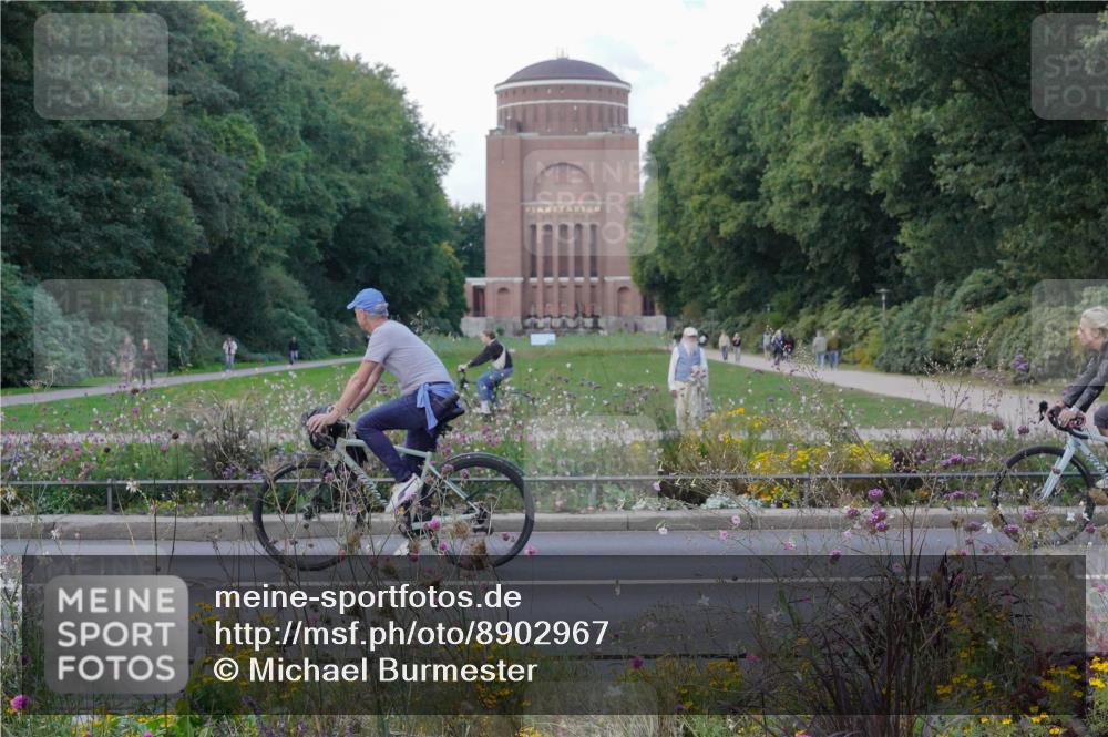 14.09.2025 - Stadtparktriathlon Michael Burmester http://msf.ph/oto/8902967 14.09.2025 14:11:52 Radfahren  meine-sportfotos.de
