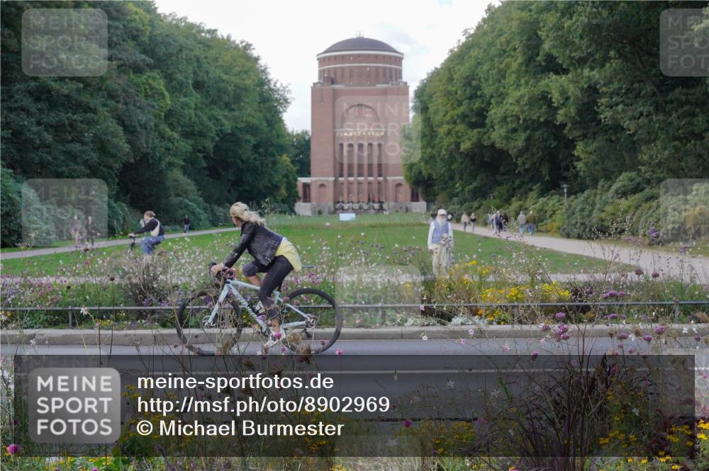 14.09.2025 - Stadtparktriathlon Michael Burmester http://msf.ph/oto/8902969 14.09.2025 14:11:53 Radfahren  meine-sportfotos.de