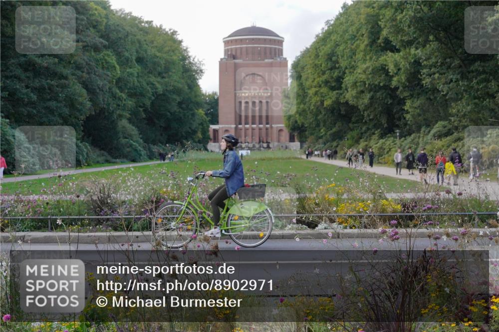 14.09.2025 - Stadtparktriathlon Michael Burmester http://msf.ph/oto/8902971 14.09.2025 14:13:54 Radfahren  meine-sportfotos.de