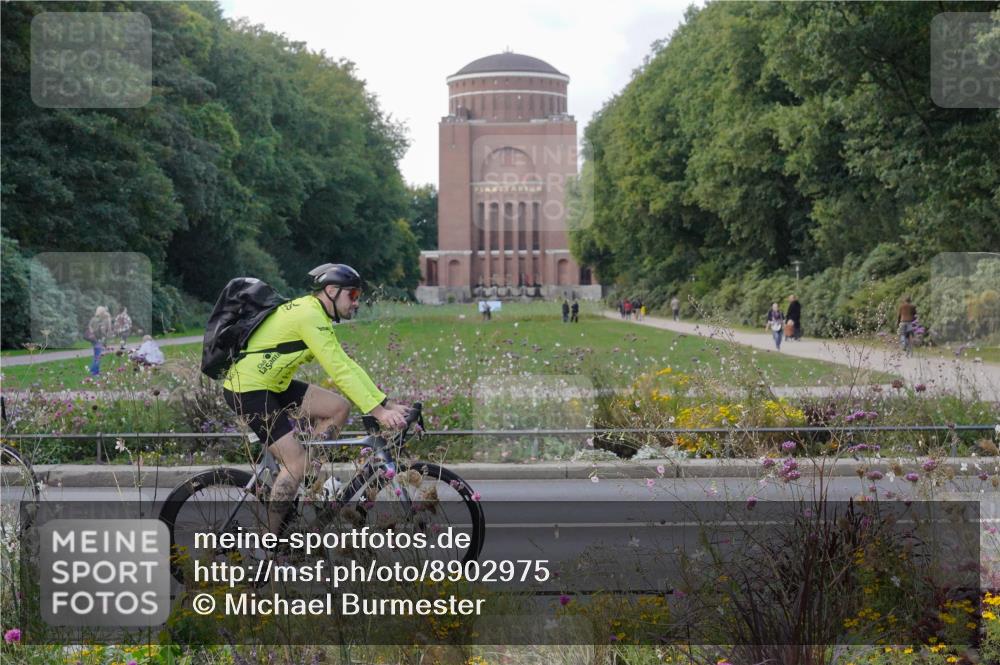 14.09.2025 - Stadtparktriathlon Michael Burmester http://msf.ph/oto/8902975 14.09.2025 14:15:21 Radfahren  meine-sportfotos.de