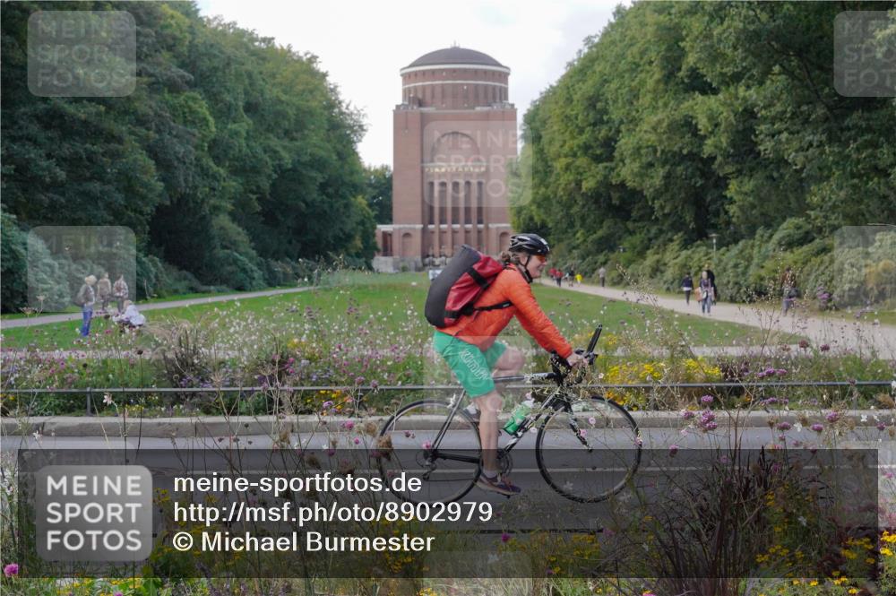 14.09.2025 - Stadtparktriathlon Michael Burmester http://msf.ph/oto/8902979 14.09.2025 14:15:22 Radfahren  meine-sportfotos.de