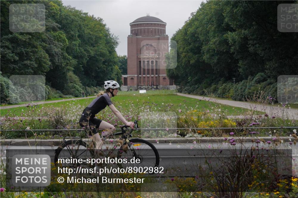 14.09.2025 - Stadtparktriathlon Michael Burmester http://msf.ph/oto/8902982 14.09.2025 10:04:39 Radfahren 526, 566, 574 meine-sportfotos.de