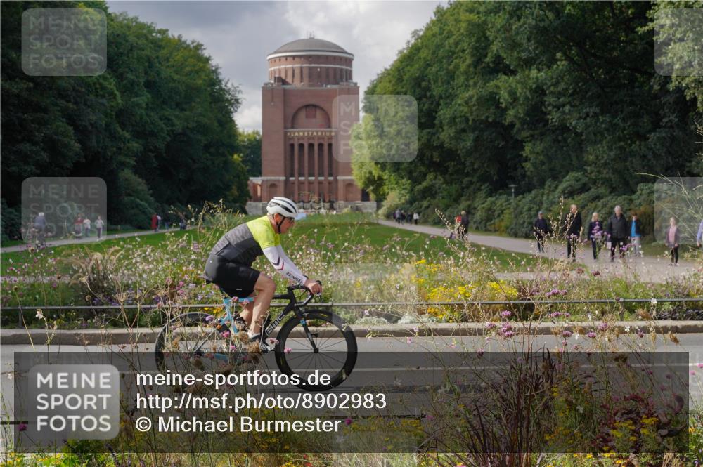 14.09.2025 - Stadtparktriathlon Michael Burmester http://msf.ph/oto/8902983 14.09.2025 14:23:45 Radfahren  meine-sportfotos.de