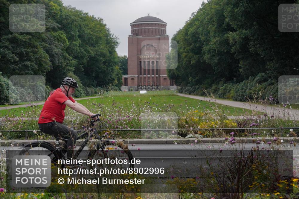 14.09.2025 - Stadtparktriathlon Michael Burmester http://msf.ph/oto/8902996 14.09.2025 10:05:00 Radfahren 527, 536, 567, 598 meine-sportfotos.de