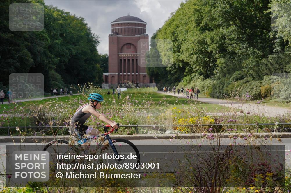 14.09.2025 - Stadtparktriathlon Michael Burmester http://msf.ph/oto/8903001 14.09.2025 14:25:07 Radfahren 1697, 1700, 1703, 1732, 1772, 1775, 1776, 1788 meine-sportfotos.de