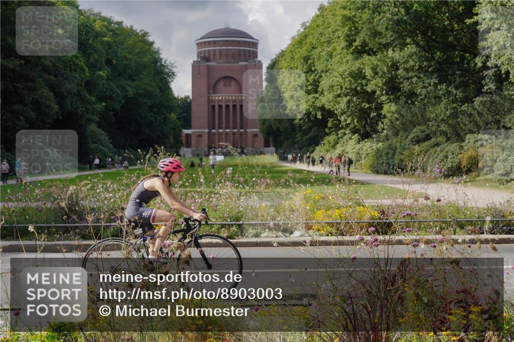 14.09.2025 - Stadtparktriathlon Michael Burmester http://msf.ph/oto/8903003 14.09.2025 14:25:08 Radfahren 1697, 1703, 1732, 1775, 1776, 1788 meine-sportfotos.de