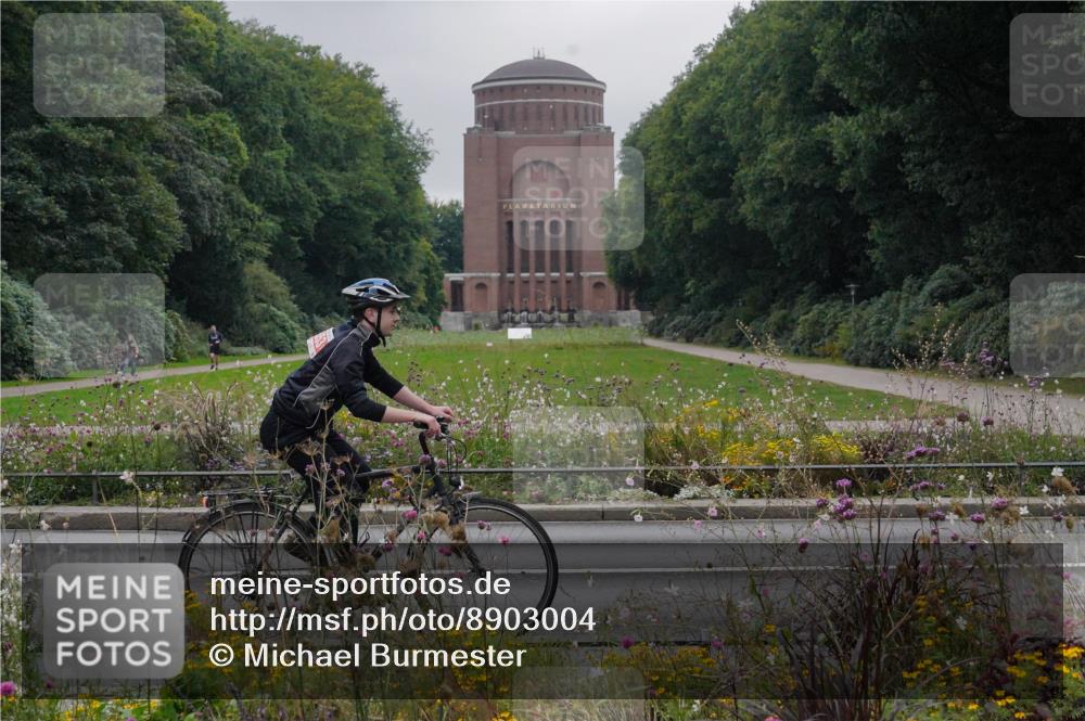 14.09.2025 - Stadtparktriathlon Michael Burmester http://msf.ph/oto/8903004 14.09.2025 10:05:18 Radfahren 549, 553, 562, 563, 586 meine-sportfotos.de