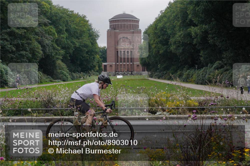 14.09.2025 - Stadtparktriathlon Michael Burmester http://msf.ph/oto/8903010 14.09.2025 10:05:23 Radfahren 547, 549, 553, 562, 563, 586 meine-sportfotos.de