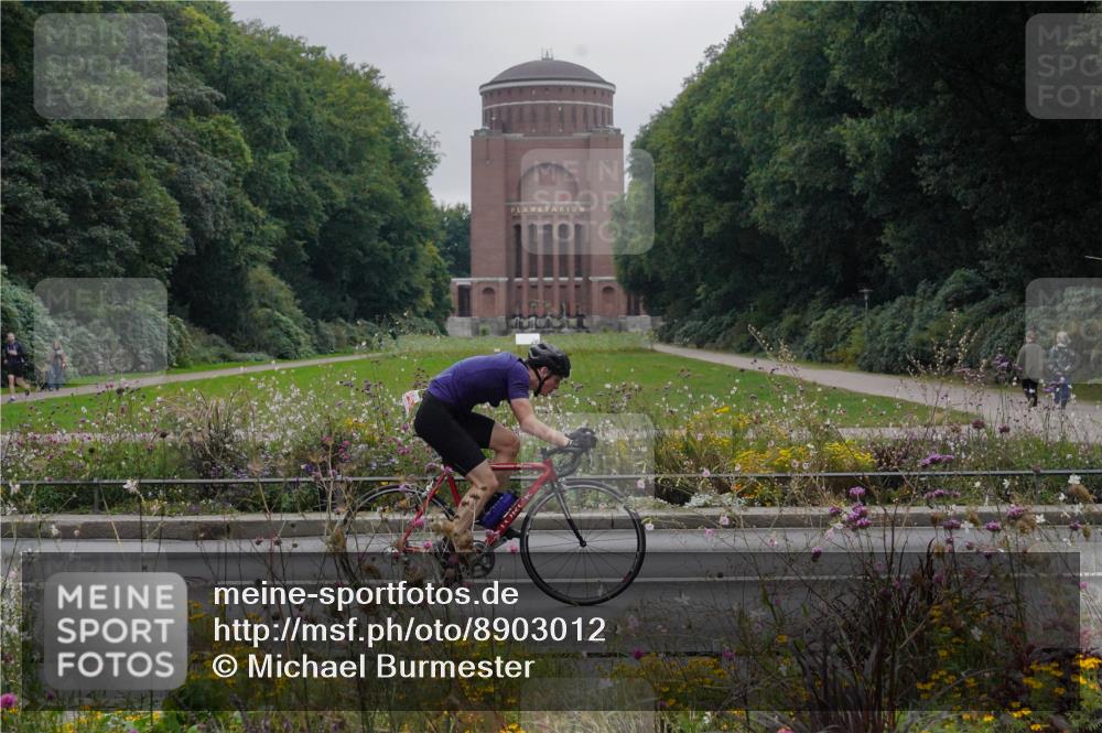 14.09.2025 - Stadtparktriathlon Michael Burmester http://msf.ph/oto/8903012 14.09.2025 10:05:25 Radfahren 547, 549, 562, 586 meine-sportfotos.de