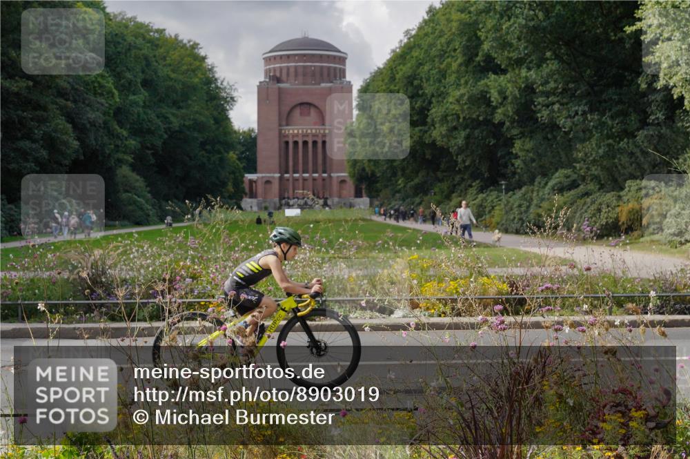 14.09.2025 - Stadtparktriathlon Michael Burmester http://msf.ph/oto/8903019 14.09.2025 14:25:22 Radfahren 1702, 1707, 1716, 1717, 1729, 1731, 1733, 1759, 1766, 1774, 1789, 1864 meine-sportfotos.de