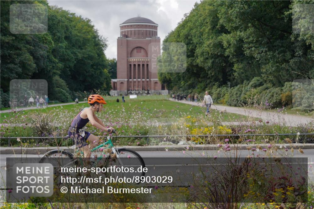 14.09.2025 - Stadtparktriathlon Michael Burmester http://msf.ph/oto/8903029 14.09.2025 14:25:28 Radfahren 1693, 1702, 1707, 1711, 1717, 1723, 1725, 1729, 1739, 1741, 1759, 1766, 1769, 1771, 1780, 1789, 1864 meine-sportfotos.de
