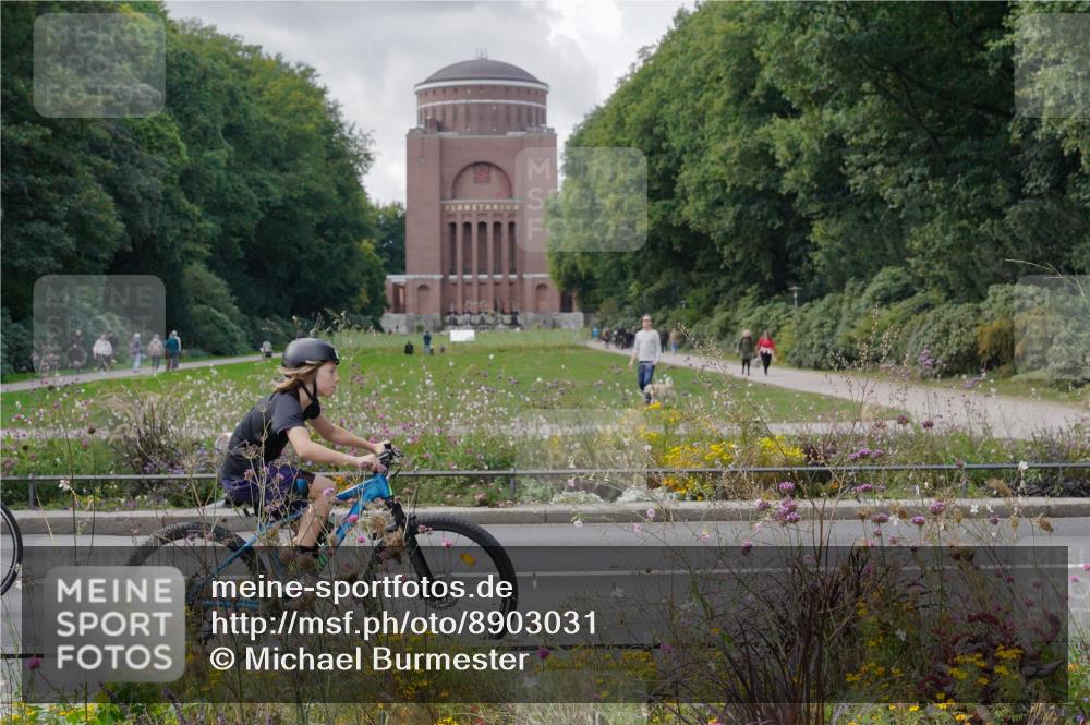 14.09.2025 - Stadtparktriathlon Michael Burmester http://msf.ph/oto/8903031 14.09.2025 14:25:31 Radfahren 1692, 1693, 1707, 1711, 1723, 1724, 1725, 1739, 1741, 1766, 1769, 1771, 1780, 1864 meine-sportfotos.de