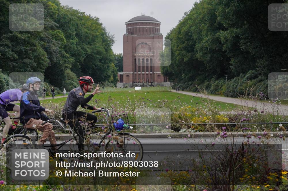 14.09.2025 - Stadtparktriathlon Michael Burmester http://msf.ph/oto/8903038 14.09.2025 10:06:50 Radfahren 570, 588 meine-sportfotos.de