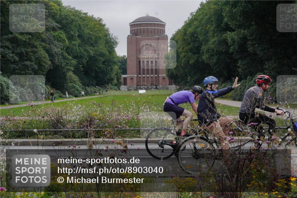 14.09.2025 - Stadtparktriathlon Michael Burmester http://msf.ph/oto/8903040 14.09.2025 10:06:50 Radfahren 570, 588 meine-sportfotos.de