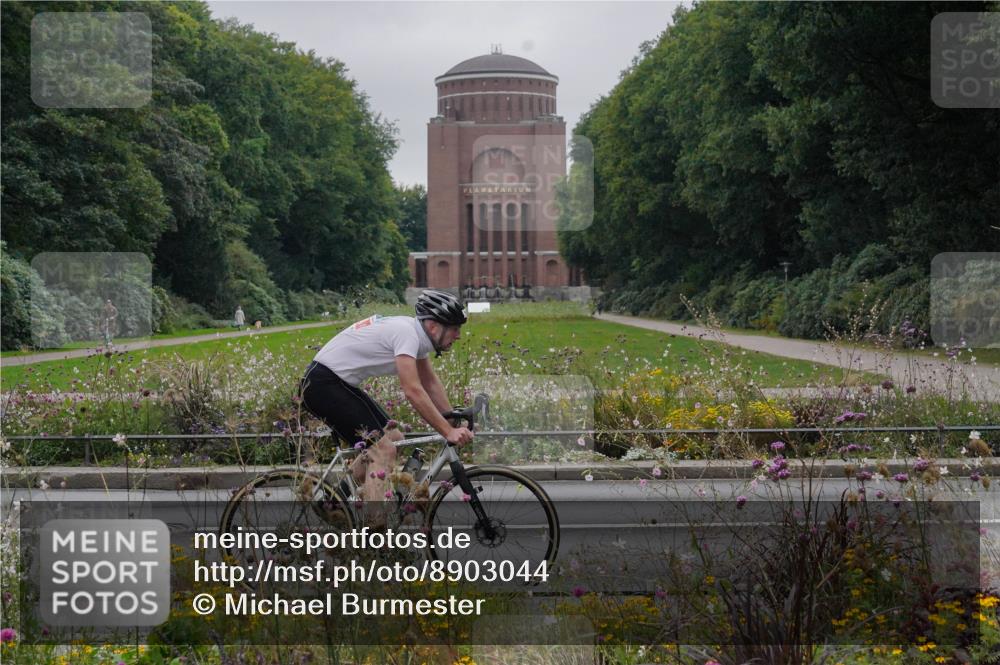 14.09.2025 - Stadtparktriathlon Michael Burmester http://msf.ph/oto/8903044 14.09.2025 10:07:13 Radfahren 513, 584, 604 meine-sportfotos.de